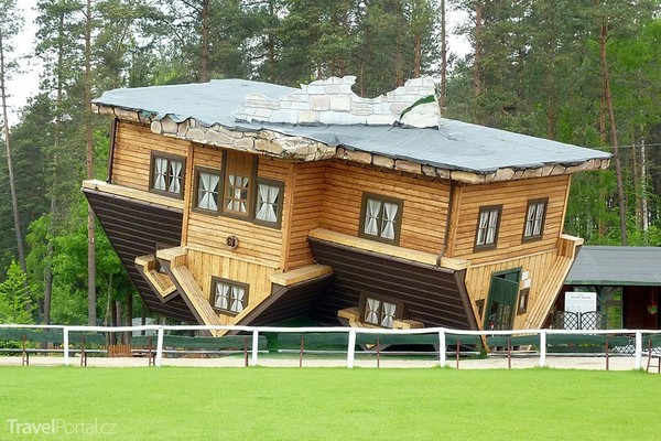 Proč nejsou záchodové mísy namontované na stropě