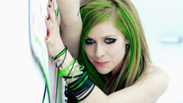 Znáš Avril Lavigne Líbí se ti její hudba Co říkáš na její styl oblékání 3